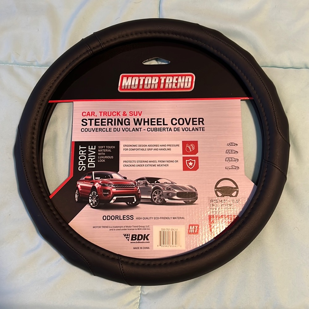 Motor trend steering wheel cover